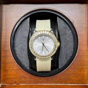 Gorgeous rubber band watch